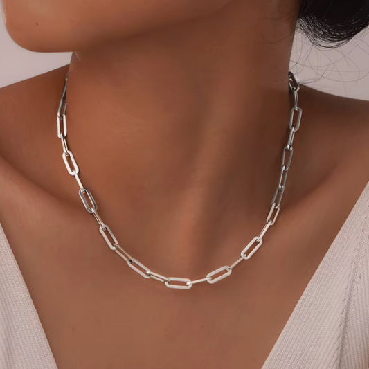 Paperclip Necklace in White Gold