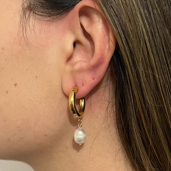 Hannah Pearl Hoop Earrings in Gold