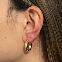 Load image into Gallery viewer, Nura Baroque Pearl Hoop Earrings
