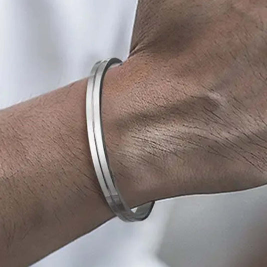 Retro Unisex Open Bangle in White Gold