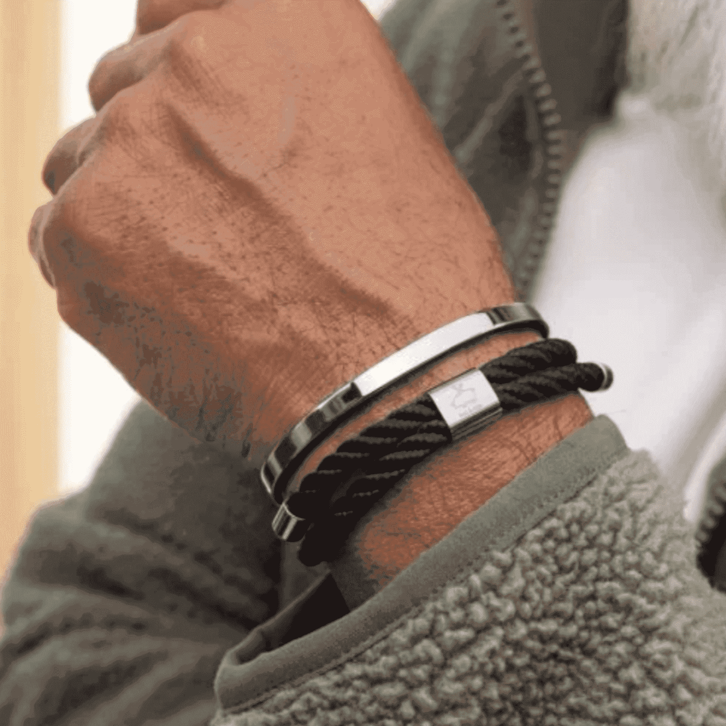 Classic Unisex Open Bangle in White Gold