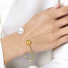 Load image into Gallery viewer, Torque Pearl Bangle in Gold