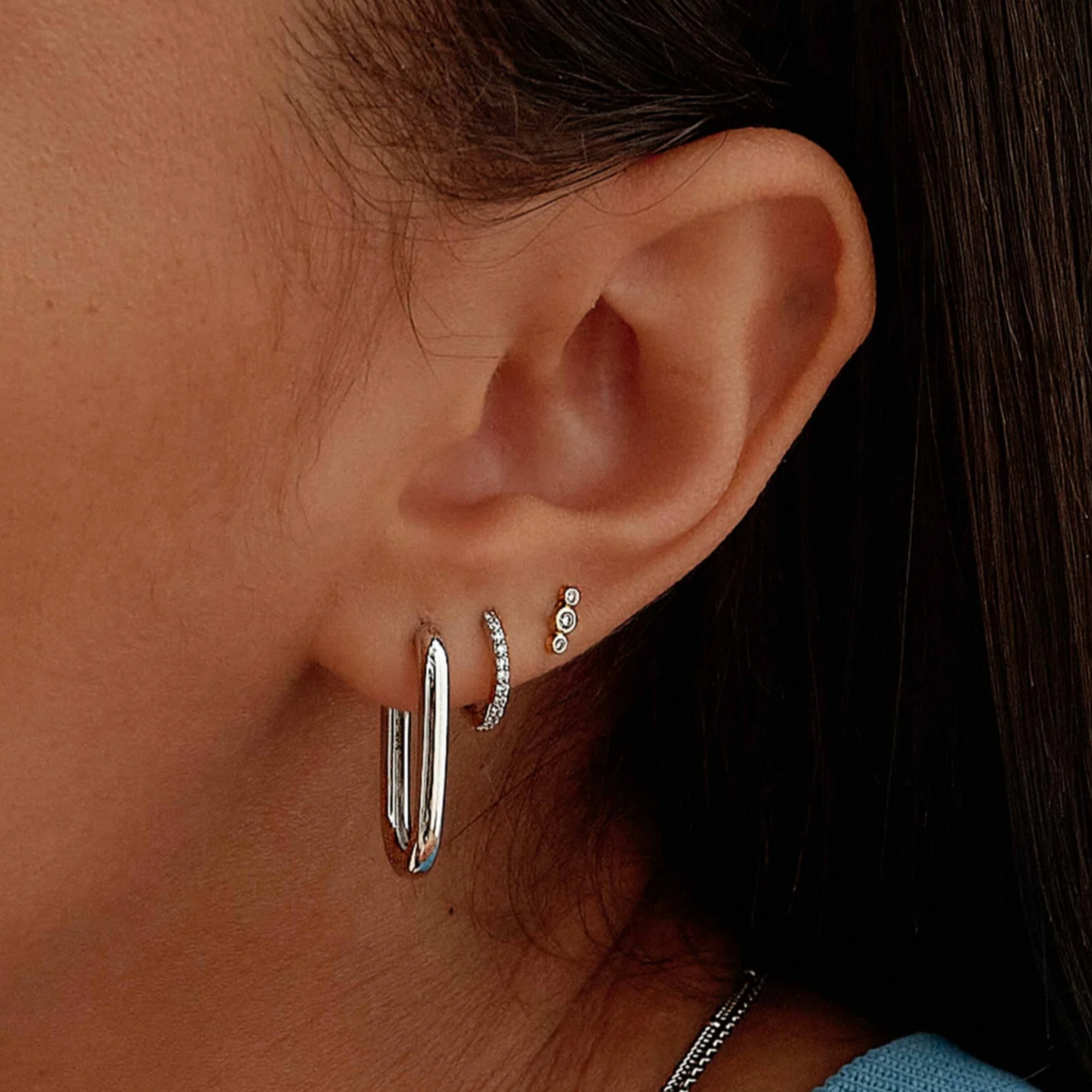 Onyx Rectangular Hoop Earrings in White Gold