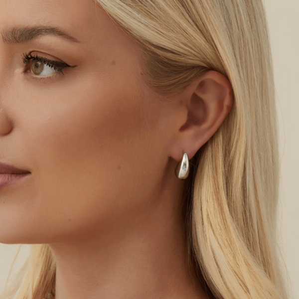 Teardrop Stud Earrings in White Gold - Small