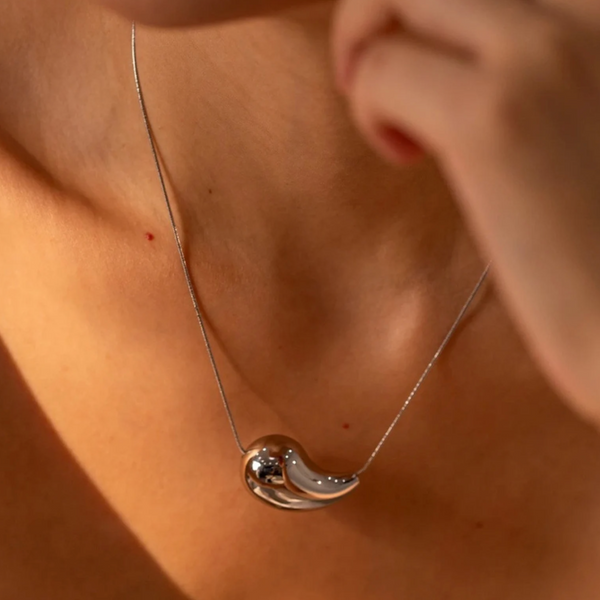 Teardrop Pendant Necklace in White Gold