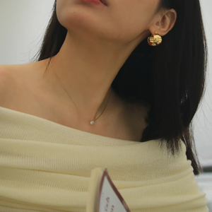 Solitaire Necklace in Gold