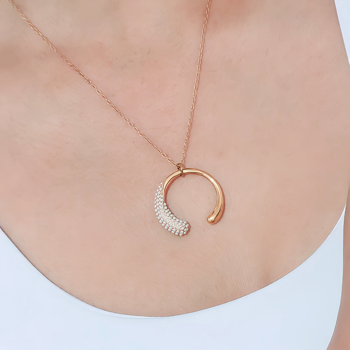 Plié Necklace
