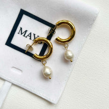 Load image into Gallery viewer, Hannah Pearl Hoop Earrings in Gold